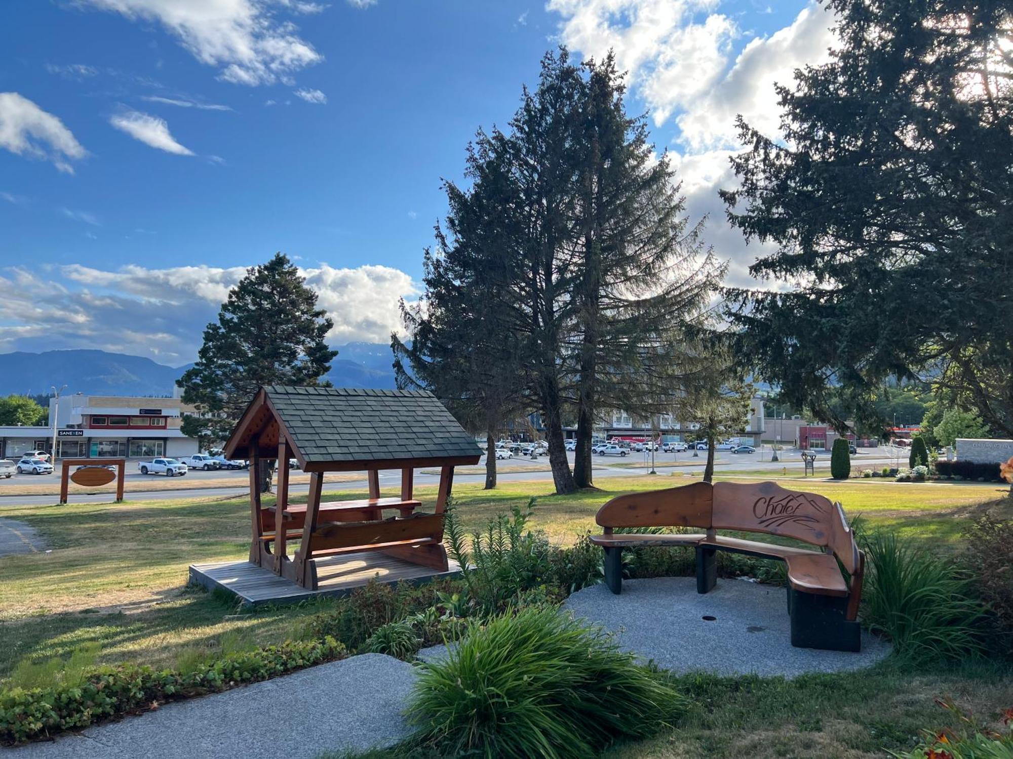 Chalet Inn Kitimat Exterior photo