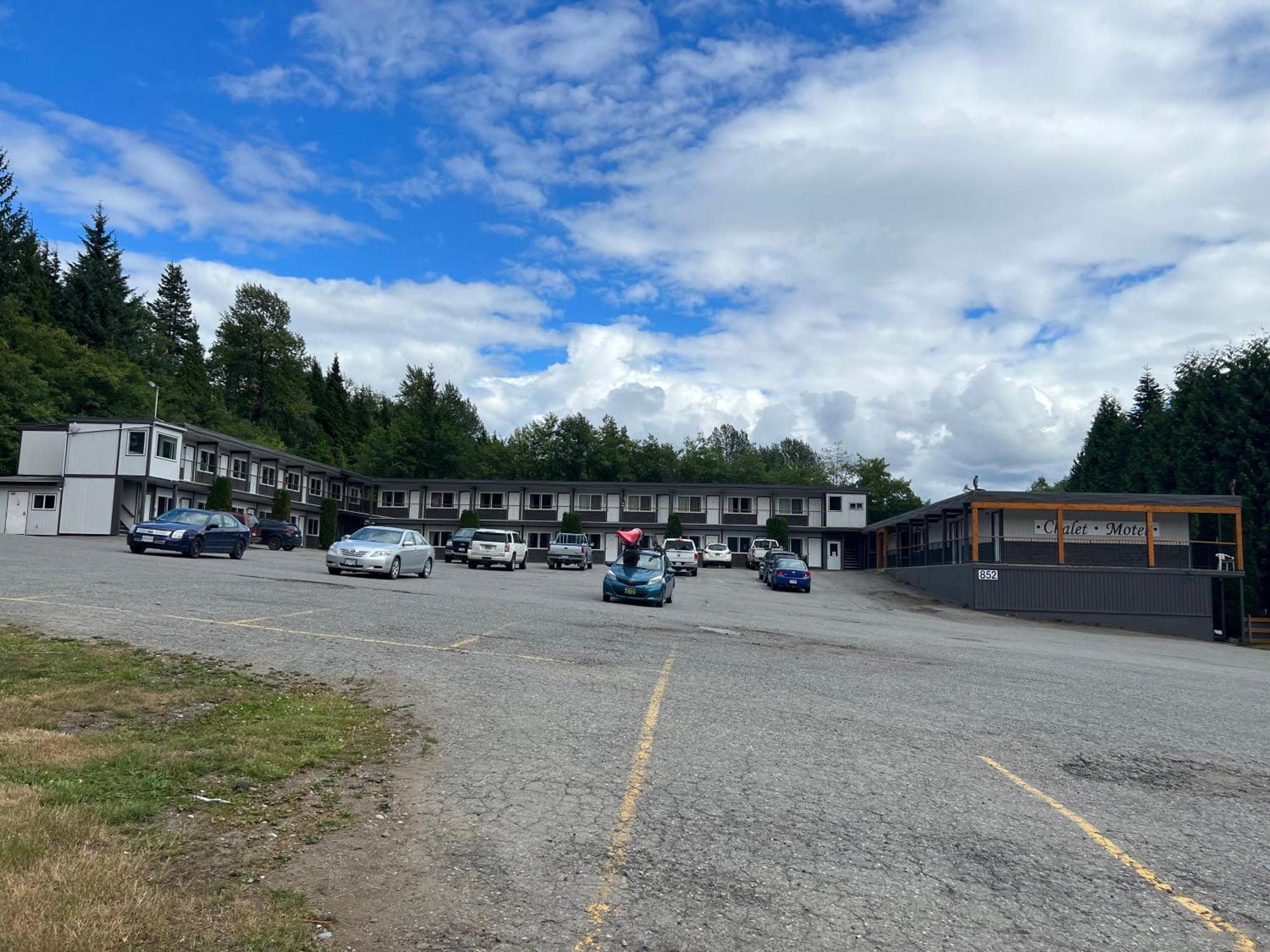 Chalet Inn Kitimat Exterior photo