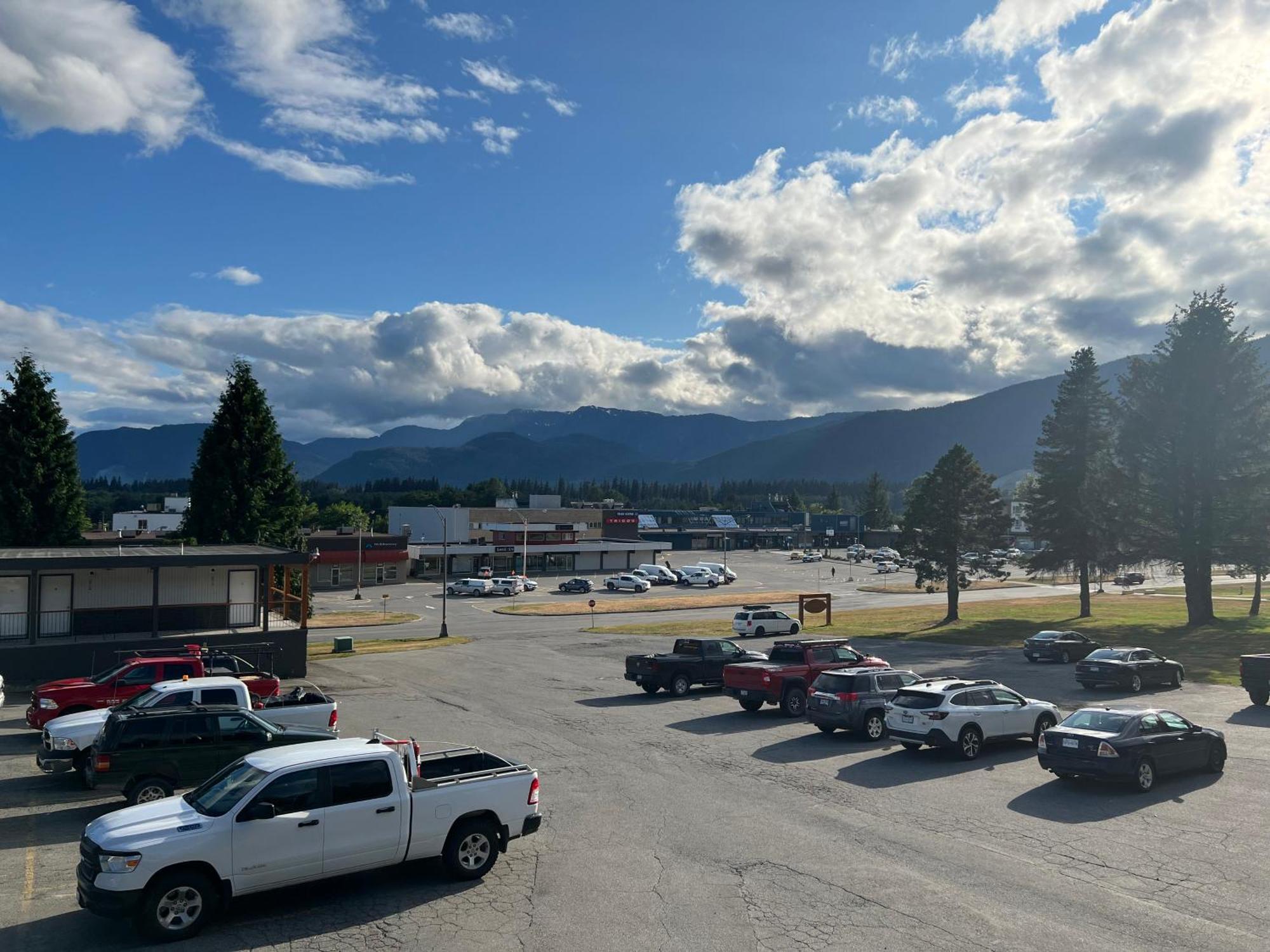 Chalet Inn Kitimat Exterior photo